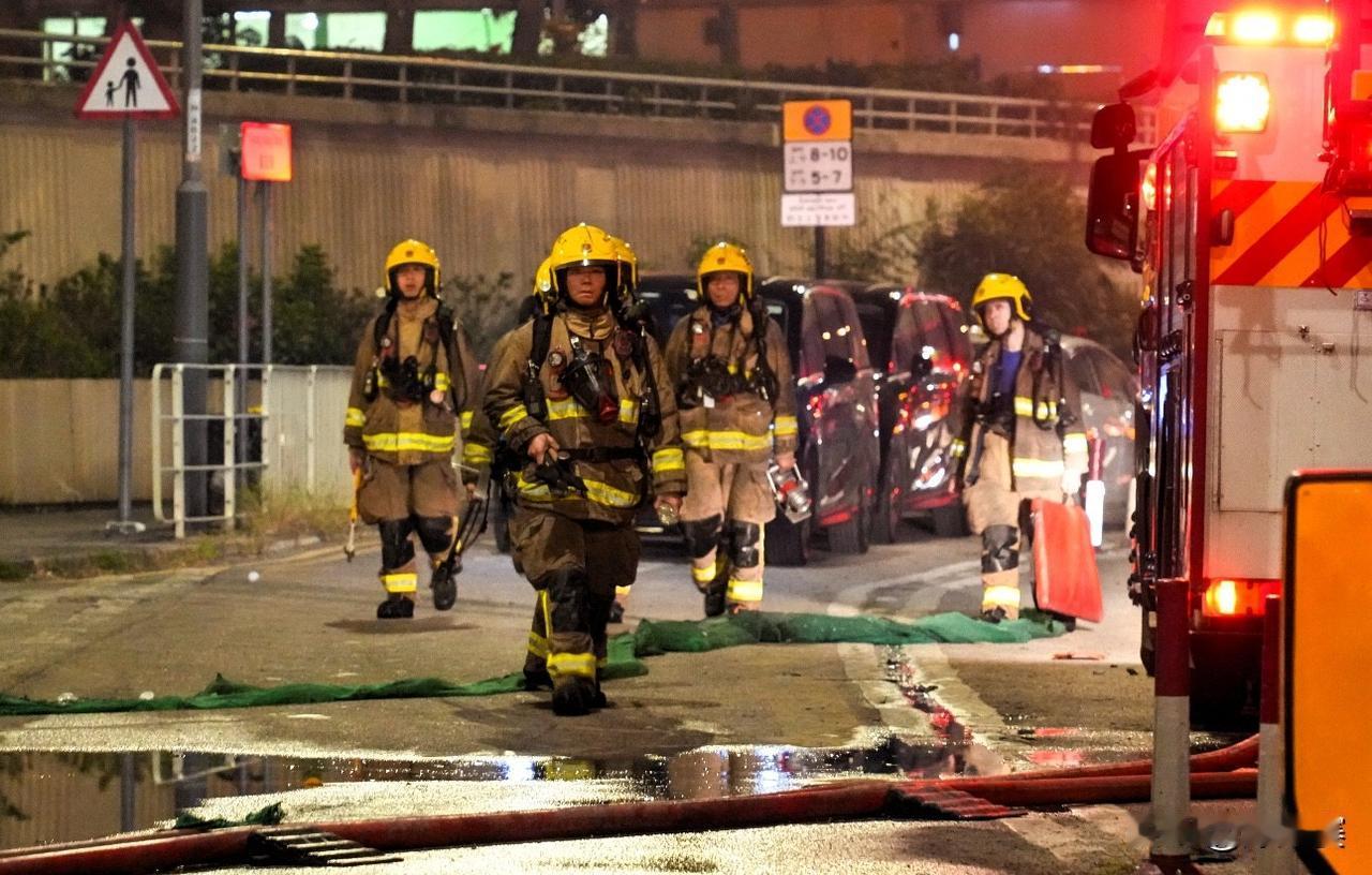 揪心！香港大埔宏福苑突发大火，44人遇难3人被捕，隐患早有征兆太痛心

昨天下午