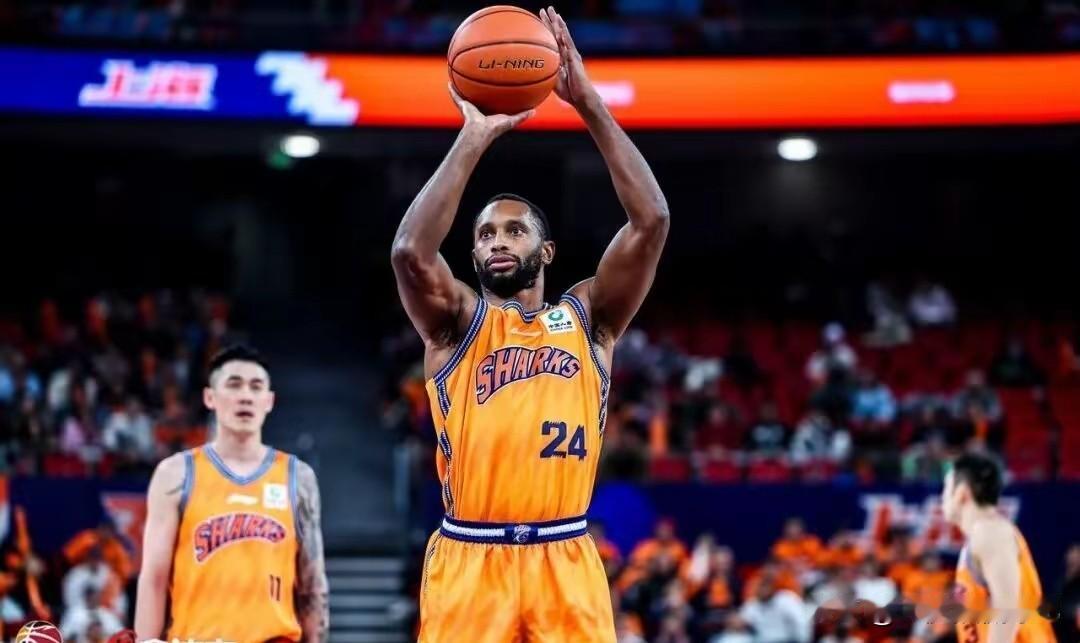 看了今晚上海跟广东的比赛，感觉山东打上海一点机会也没有啊！
怀特赛德跟洛弗顿的内