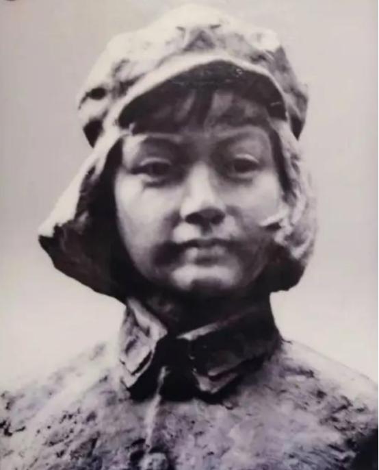 1929年，朱德正和妻子睡觉，突然十几个敌兵破门而入，大喊：“谁是朱德！”危急时