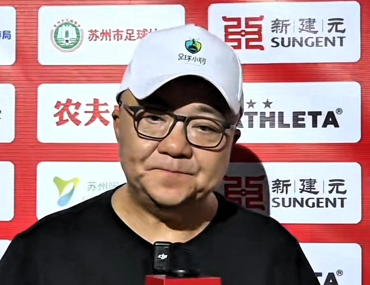 其实董路通过举办2034杯确实能让球迷看到中国足球未来的一些期望，继续保持着他“