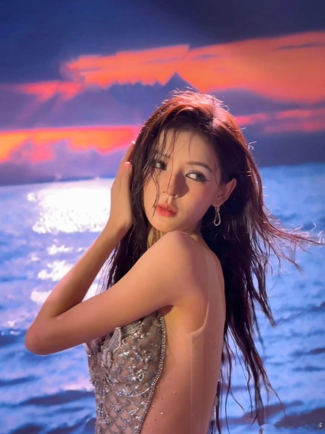 #张予曦美人鱼落网##张予曦人鱼姬生图#张予曦人鱼姬造型生图曝光，好美的美人鱼啊