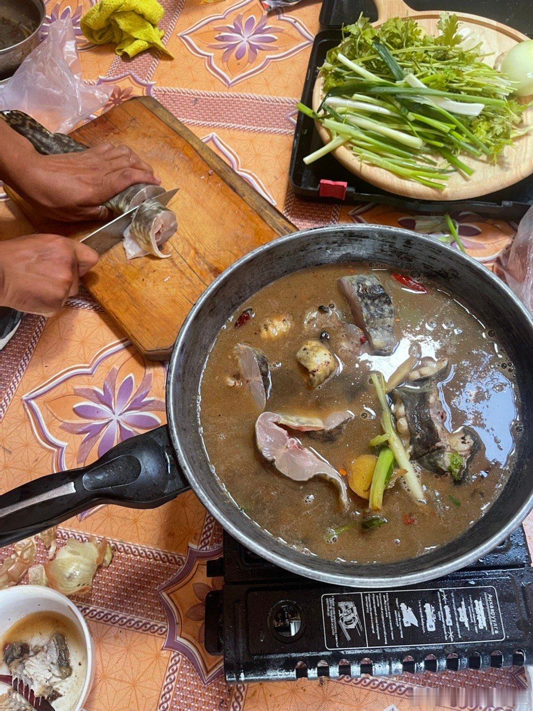 炖了一锅野生江鳕，味道嘎嘎香，一吃一个不吱声  ​​​