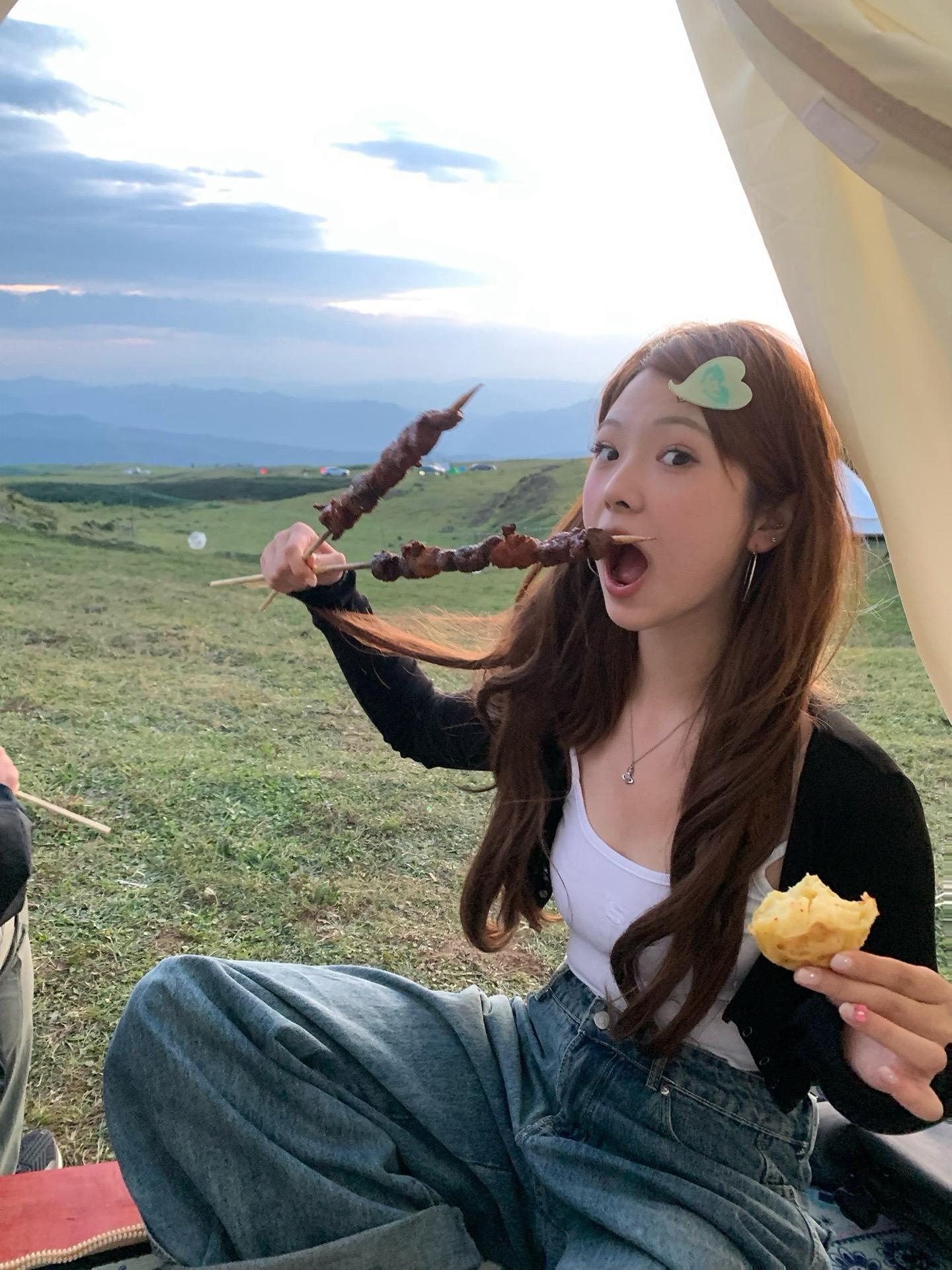 “啤酒味的星星和梅子味的晚霞”