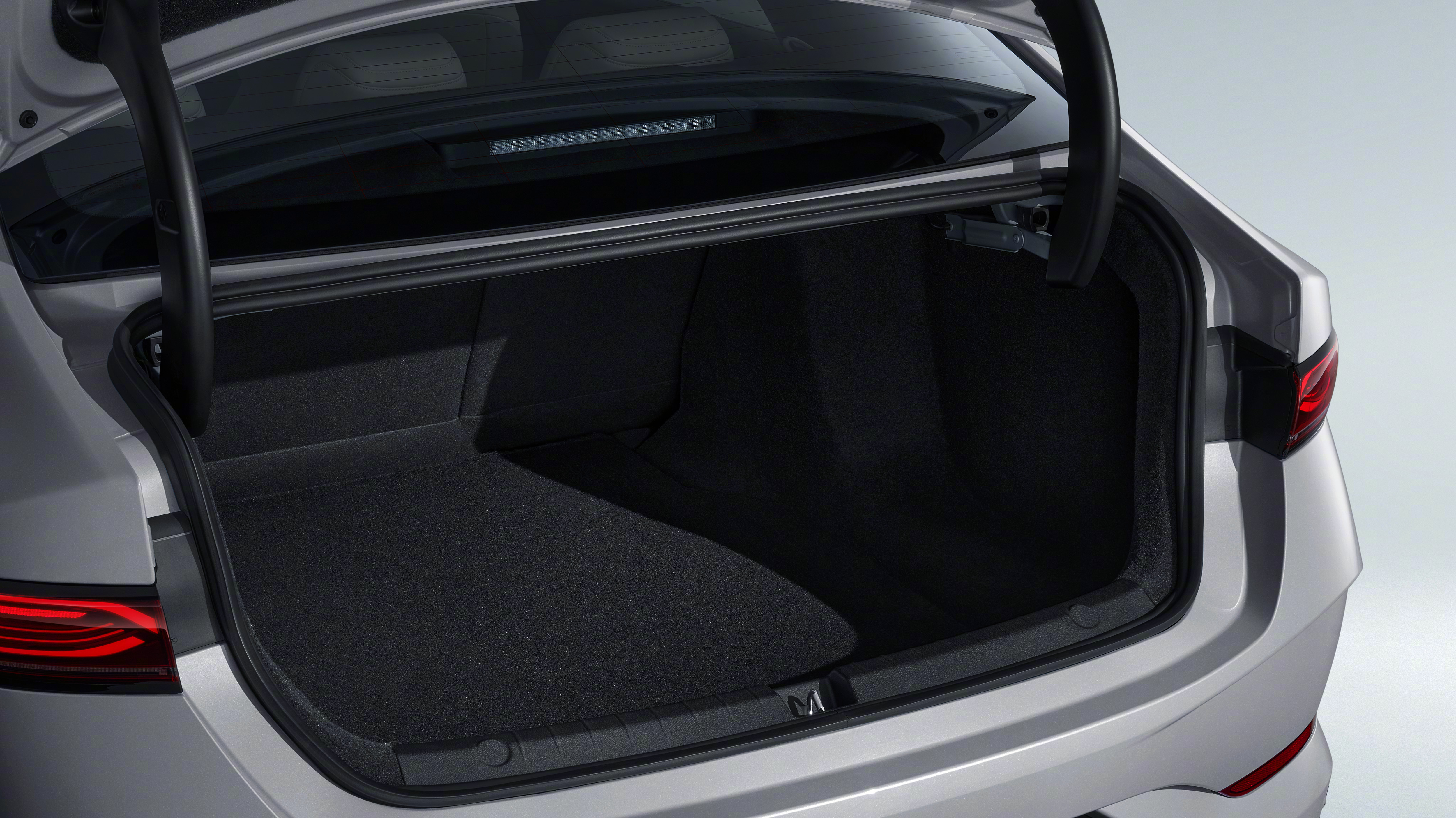 秦家族210KM大电池DMi来了2026款秦家族带着它的“210KM超长纯电续航