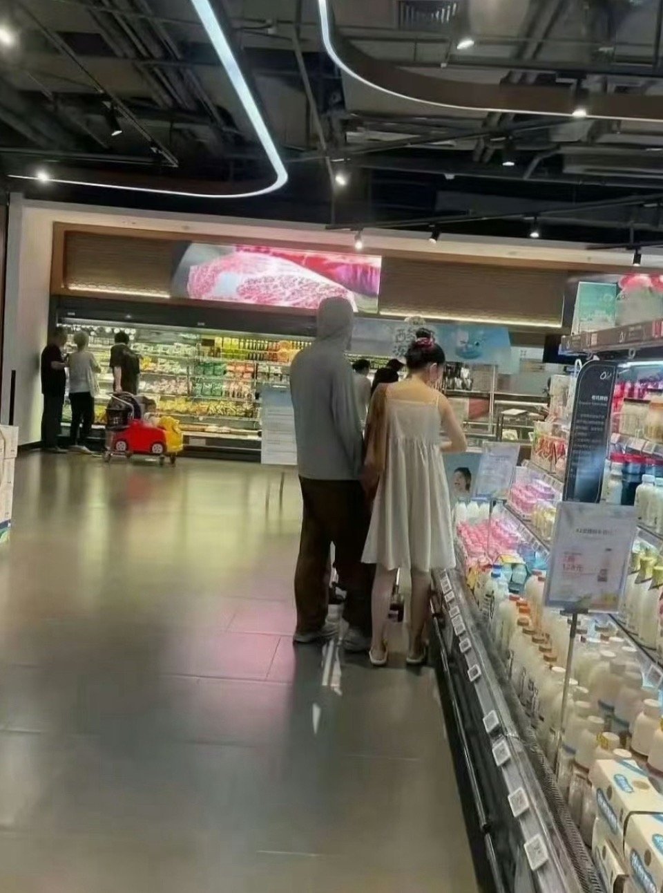 吴倩和张雨剑疑似复婚生二胎了吃过一次为啥还要吃第二次，好好的一个女生为啥这么想不