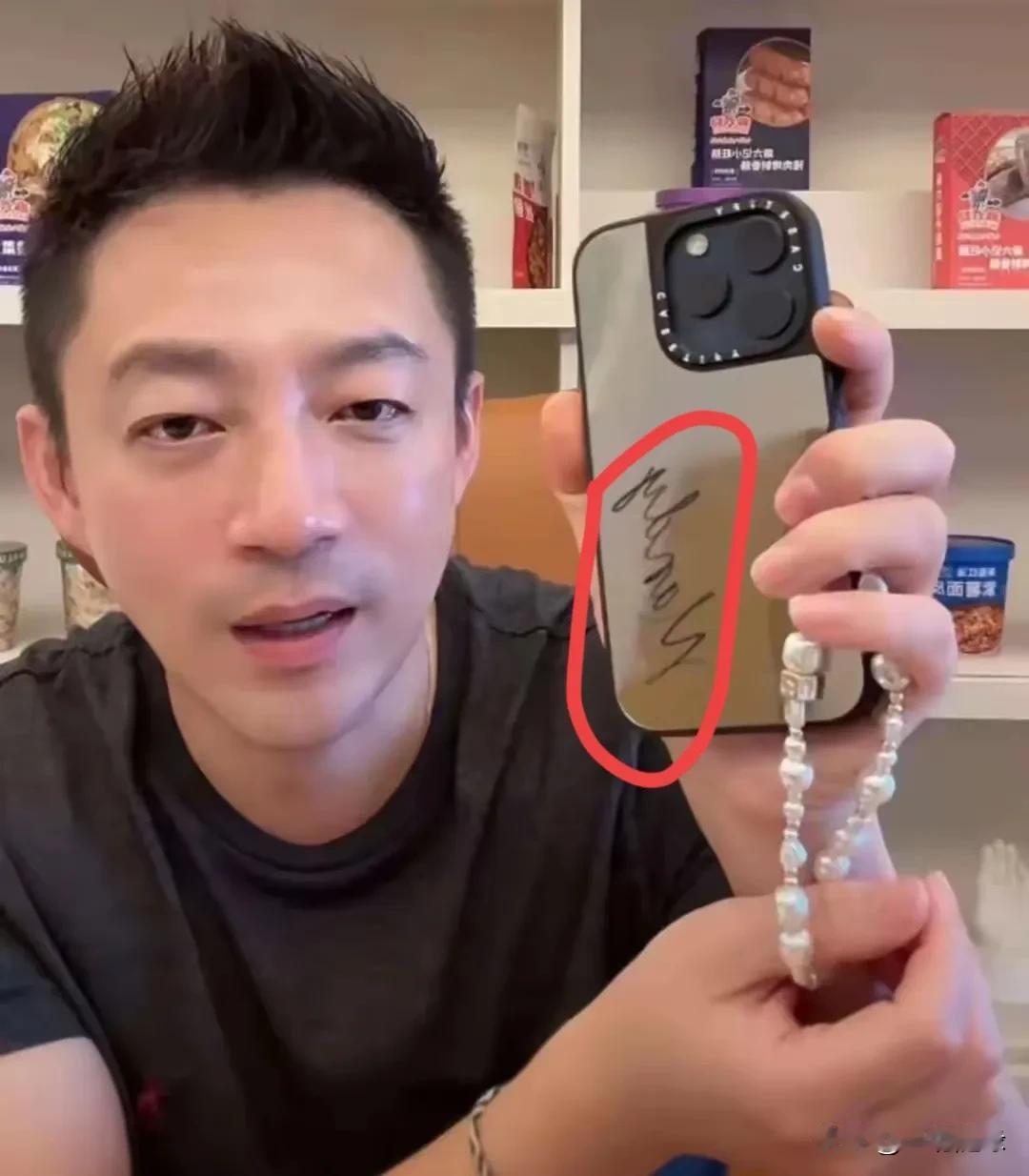 汪小菲直播透露周末一家人出去吃火锅了，还给小玥儿买手机壳了。网友听后马上说想要看