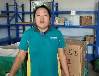 边境邮路上的“最美信使”，女投递员王微坚守乡间十余载
 
王微，女，汉族，198