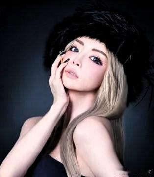 日媒突然集体“转移视线”！

11月29号，日本媒体的舆论焦点回归到与歌手演出相