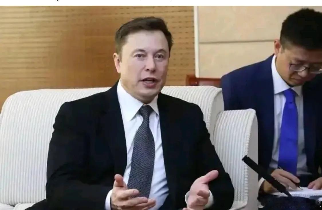 商海波澜壮阔，智者谋定乾坤。美政府效率部马部长，正在大施拳脚，拳击国防部，脚踢国
