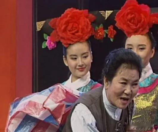 记得那年1996年的春晚吗？

舞台上，《打工奇遇》的小品正逗得全国人民前仰后合