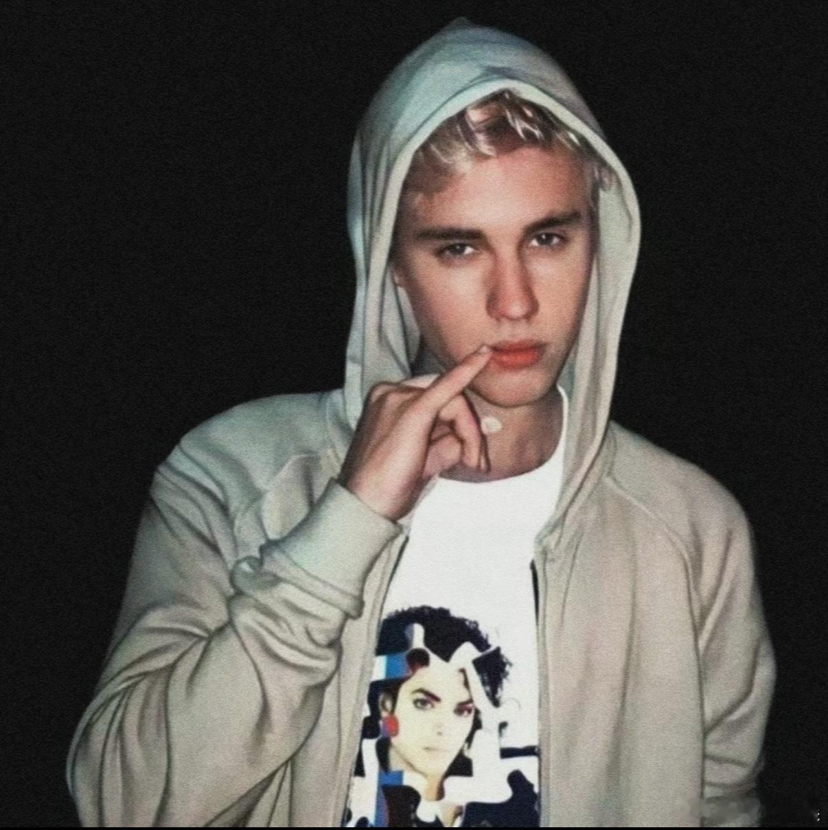 比伯陷入嗑药争议不知道大家有没有这样一种感觉，少年时期的比伯跟现在真的很像是两个