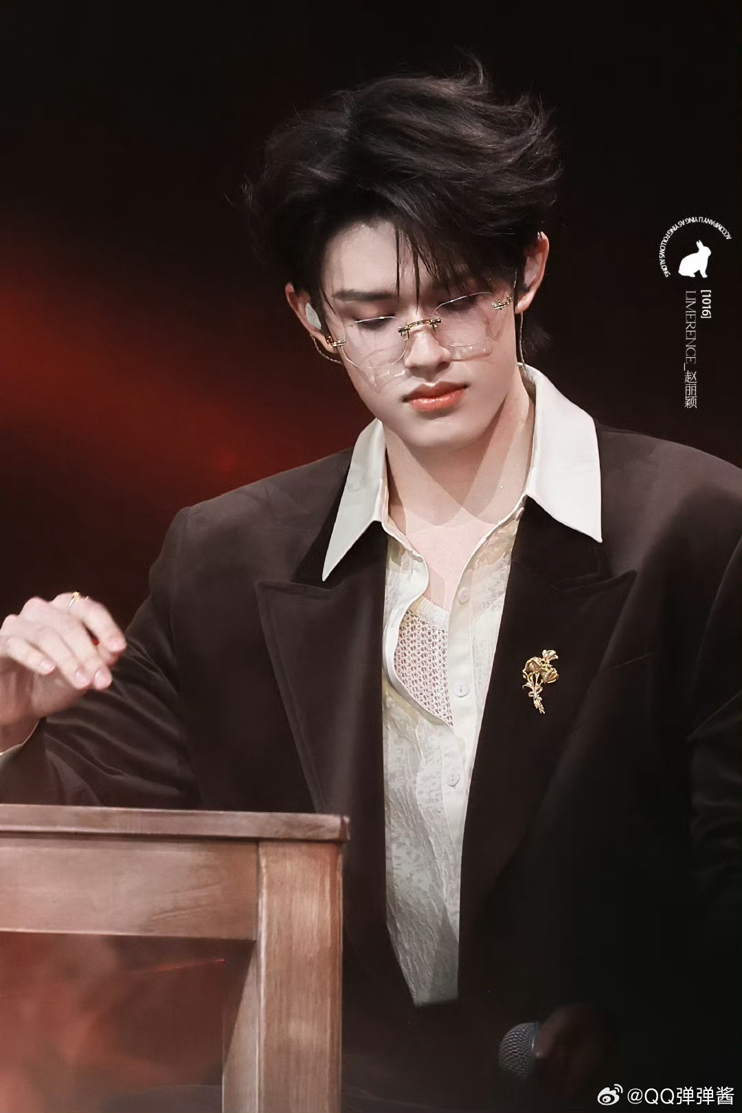 赵丽颖站姐发了张极愚人节最大惊喜：赵丽颖站姐发了张极！评论区刷屏“未来可期”，小