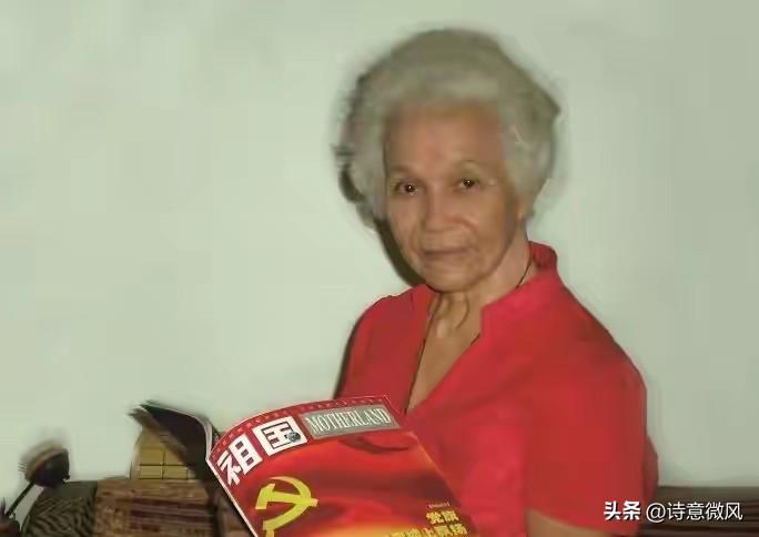 父亲正国级、母亲副国级！顶级高干独女，晚年低头“化缘”扶贫
在新中国红色世家的名