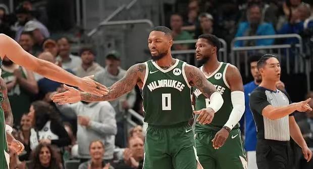 比哈登还强，利拉德VS恩比德雄鹿队首秀，一战打破4项NBA记录：
1.利拉德单场