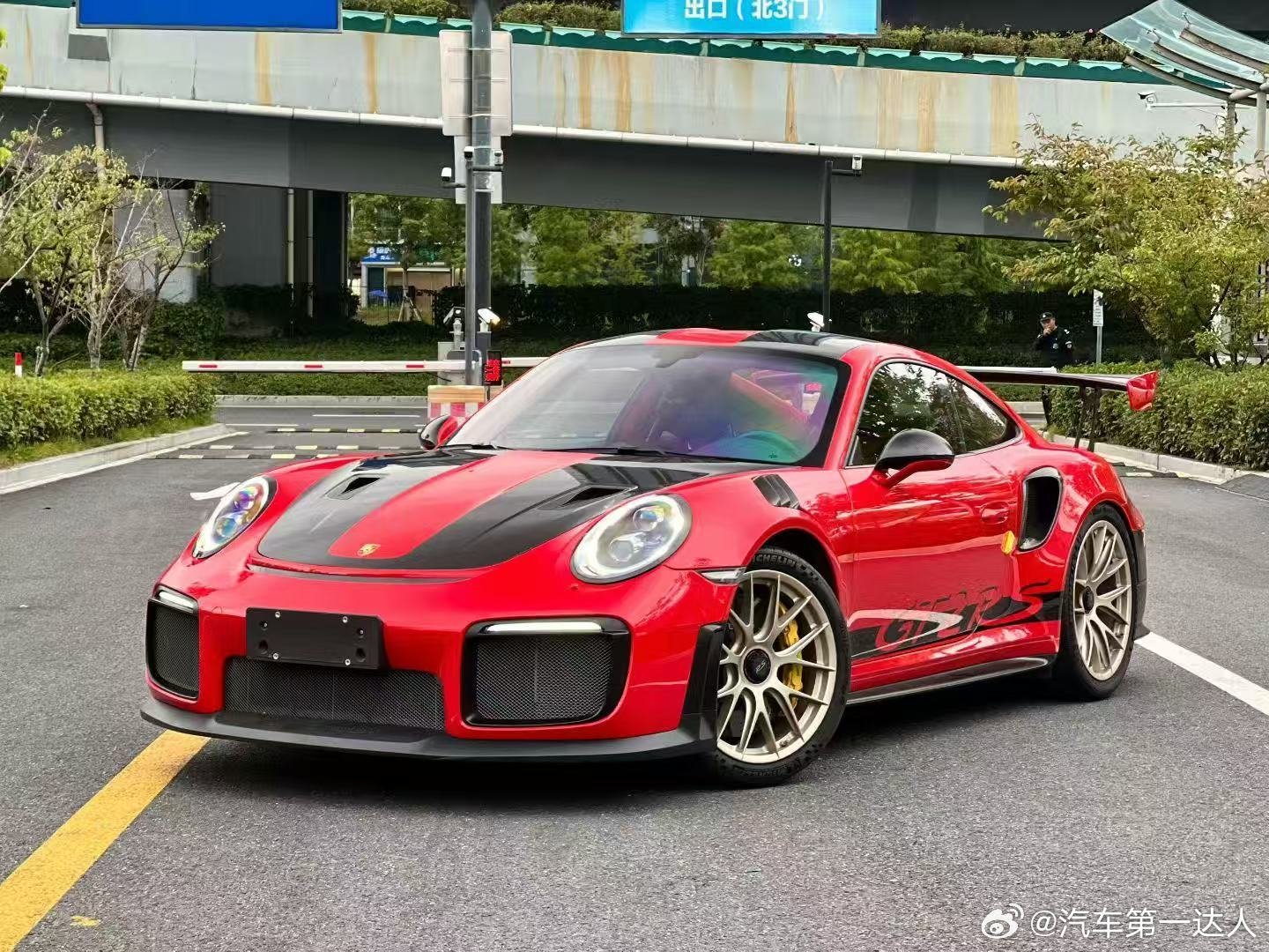 19年保时捷911 GT2 RS，5900公里，配置单440万 