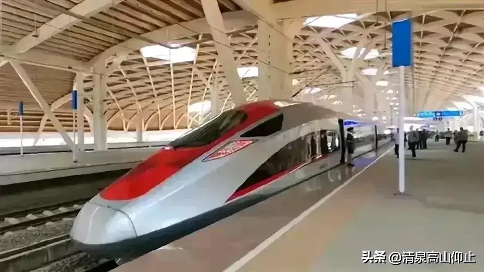 一篇博文，泾渭分明！

一个日本游客发帖吐槽，说在中国看到有人在高铁上吸烟，接下