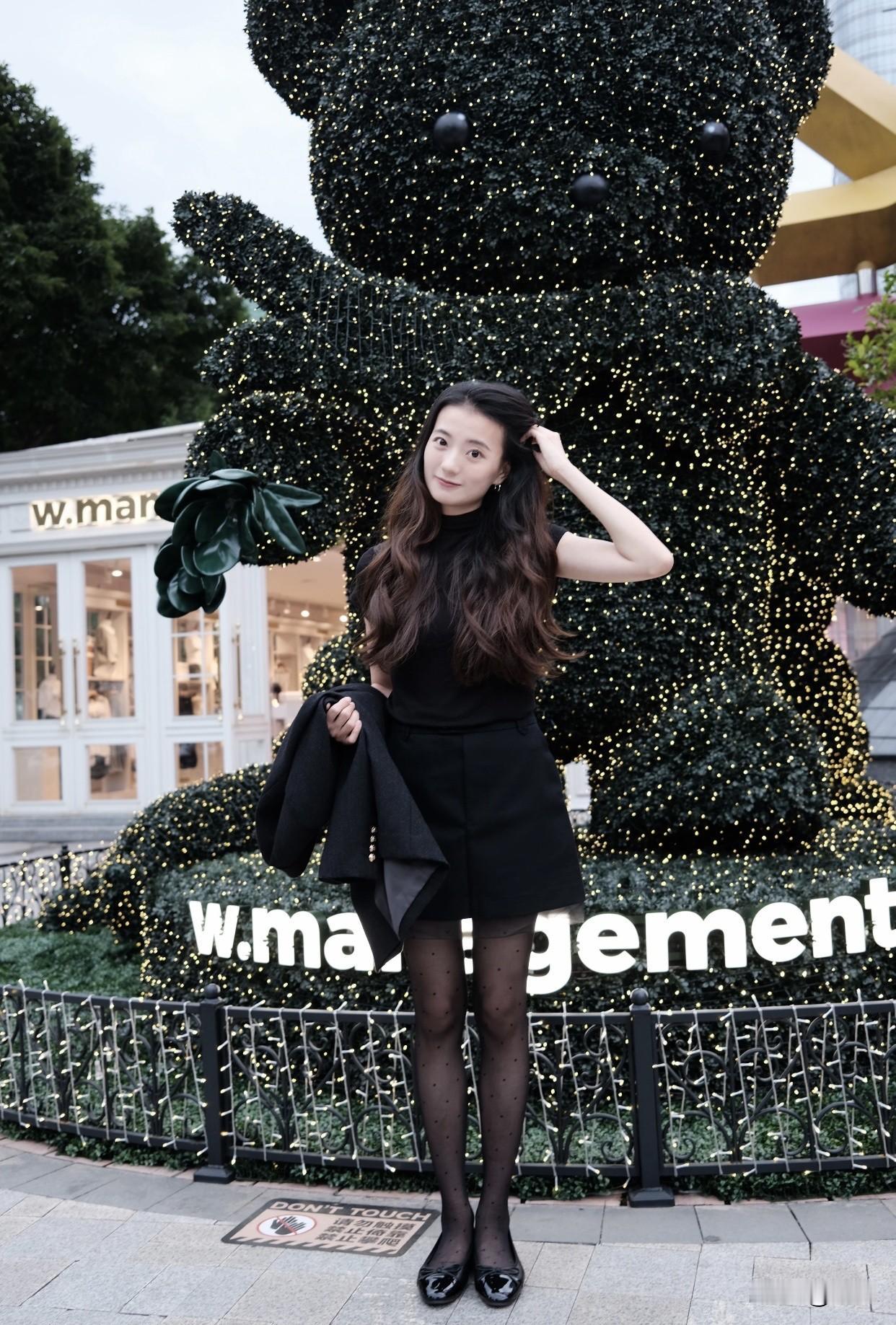 什么样子的女人才是最美的真正美丽的女人，是骨子里的通透与从容。她们不卑微将就生活