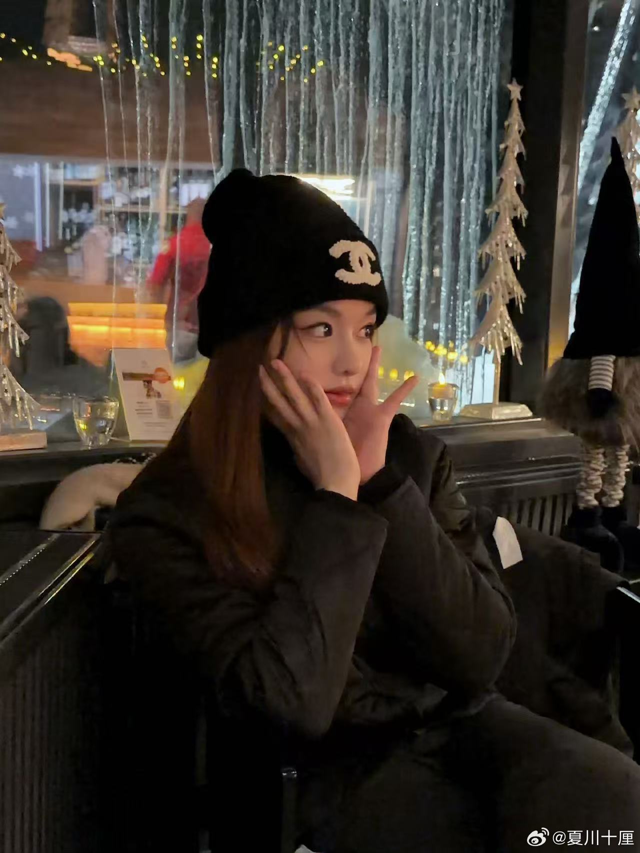 黄霄雲给列车长女儿送高考祝福 坐绿皮火车遇到列车长，聊着聊着就变成了给粉丝送祝福