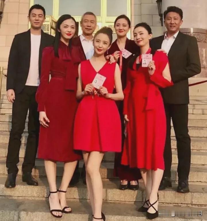 这七位演员，
女演员都认识，男演员只认识朱亚文，刘佩琦，右边那个叫啥？很眼熟#佟