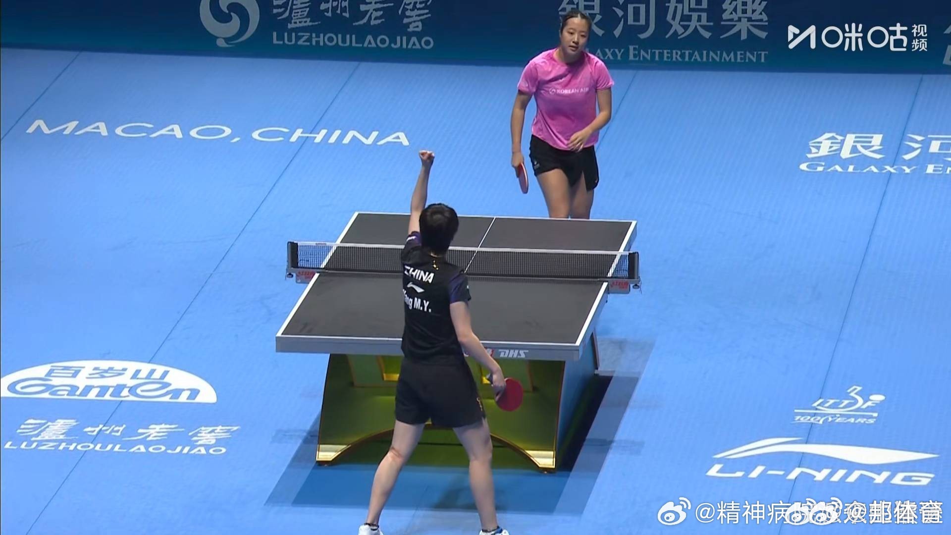 王曼昱申裕斌爆分真的看窒息了！首局直接打到19-21，局点、赛点反复横跳，每一球