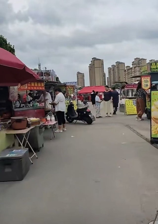 长鑫上市首日，园区外的真实长岗