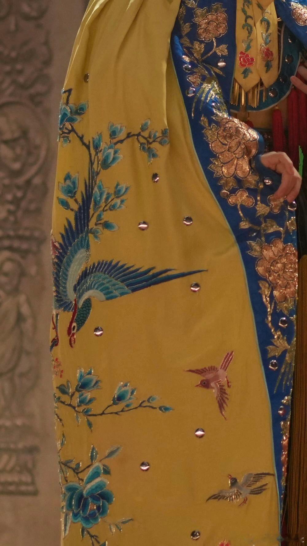 老一辈审美还是在线的 陈佩斯戏台征服挑剔长辈，从剧情到服化道都透着用心，老戏骨们