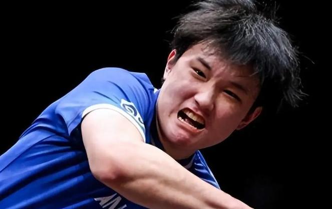 炸锅！张本宇遭日本乒协处分，张本智和也被拖下水，亚运会男双颁奖礼上，张本智和挂着