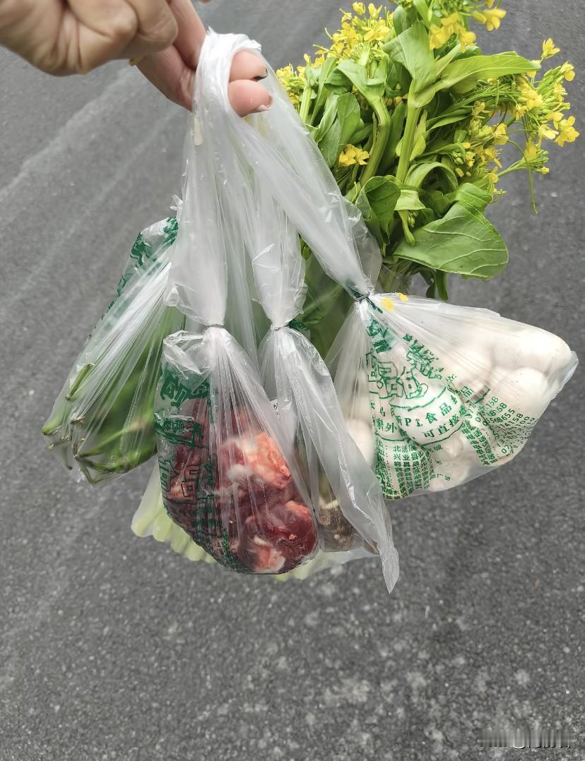 被315问题食品刷屏后，给我最大的感受就是，想要多活两年，就不要再点外卖了，往后