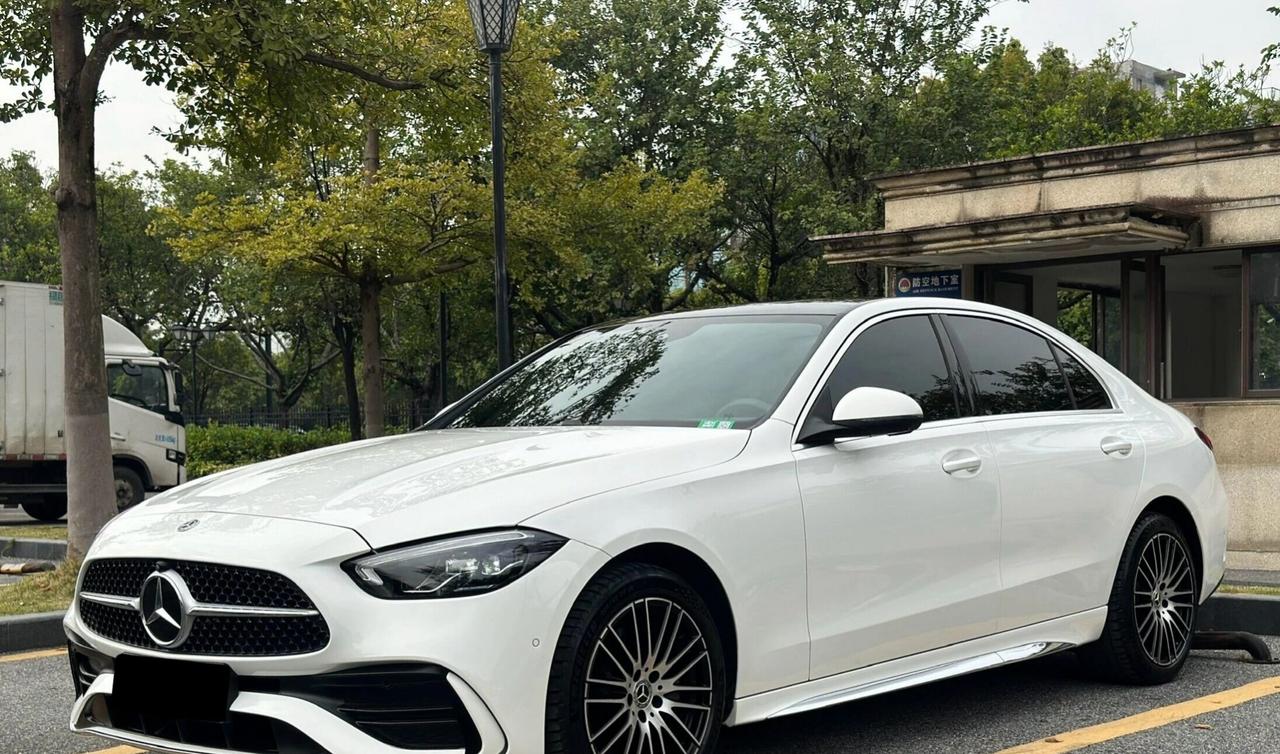 29到40+选车指南：车单里藏着你的人生轨迹！29岁追个性？2025款奔驰C级入