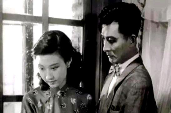 1945年，被关押6年的赵丹出狱，当他飞奔去见朝思暮想的妻子时，却发现她挺着大孕