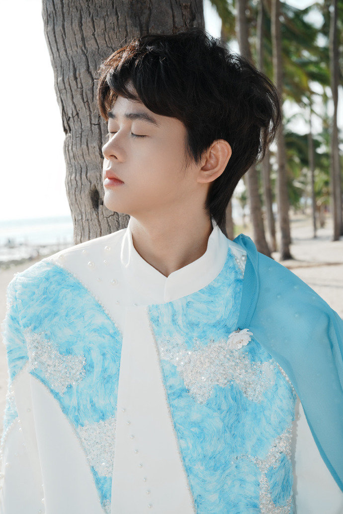 KSG逐光登场流浪这像是某个明星，镜头表现力十足 