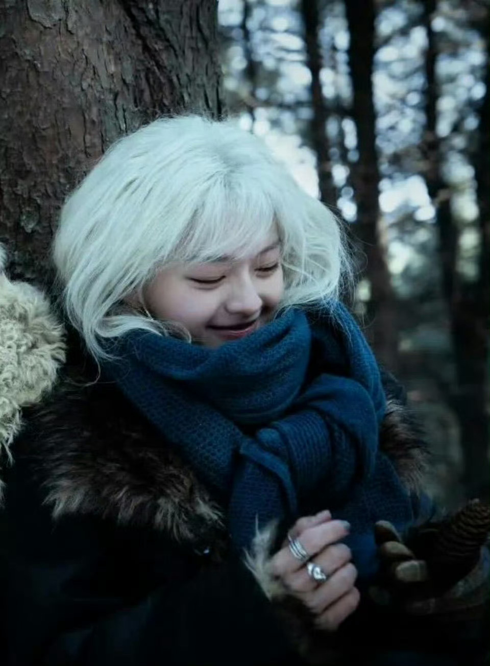 文淇白发造型文淇这白发造型好亮眼！清冷破碎感拉满，又甜又飒，颜值演技都在线✨ 