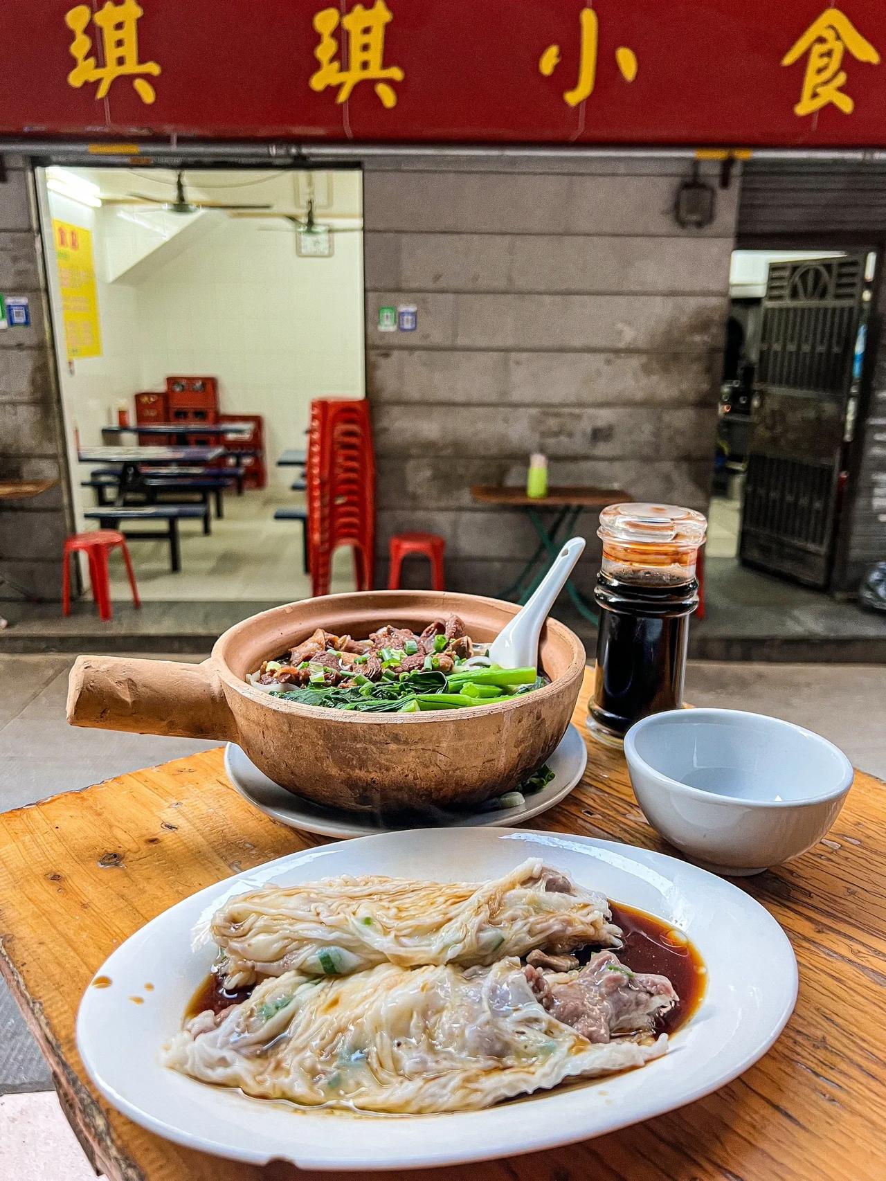 广州粉面老字号‼️不要错过这家

牛腩煲河粉🍜：牛腩炖得比较易咀嚼啦～河粉汤汁