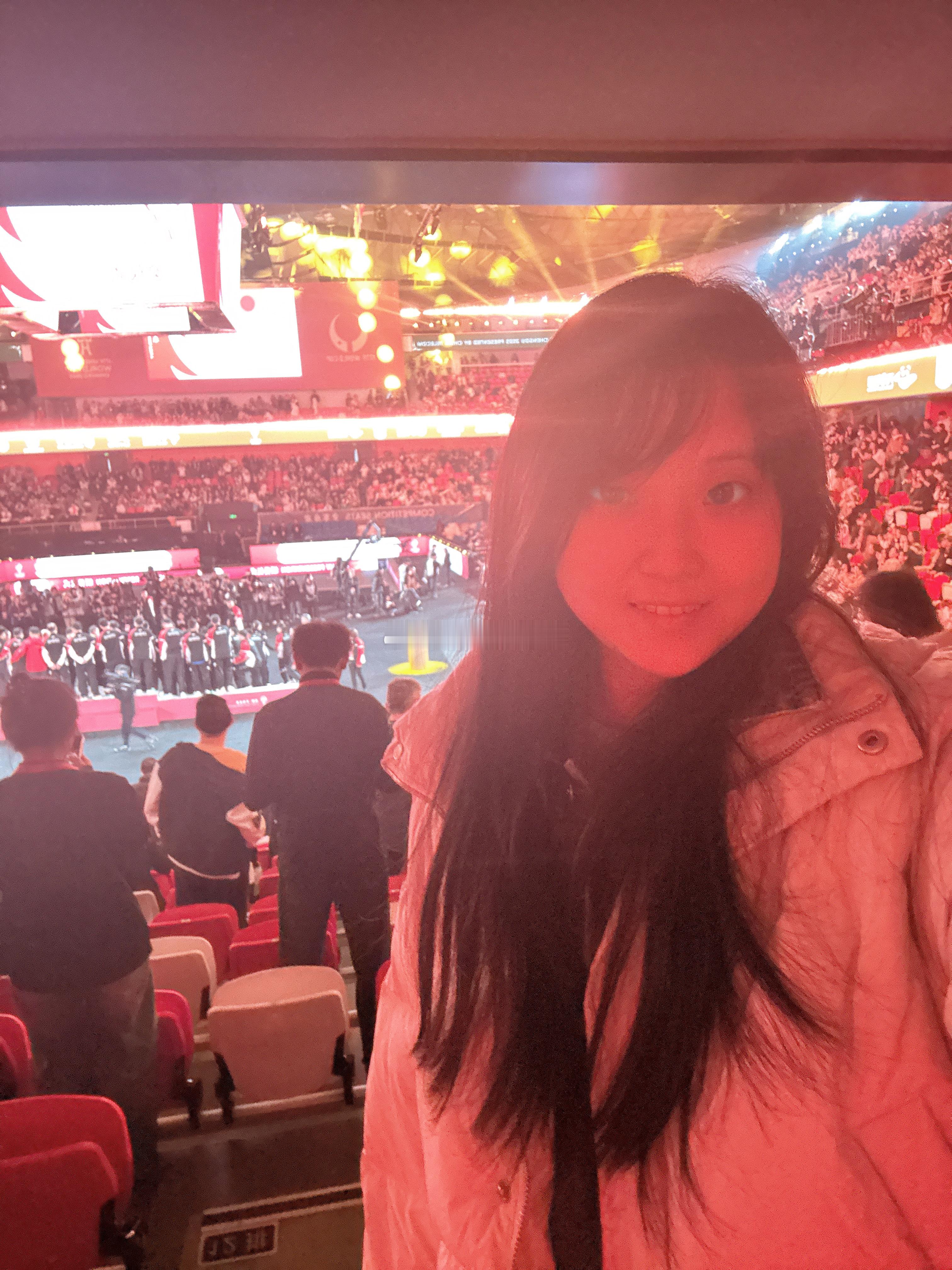 国乒8比1日本 场馆里灯光有点暗，恭喜国乒混团夺冠国乒混团三连冠国乒11连胜夺金