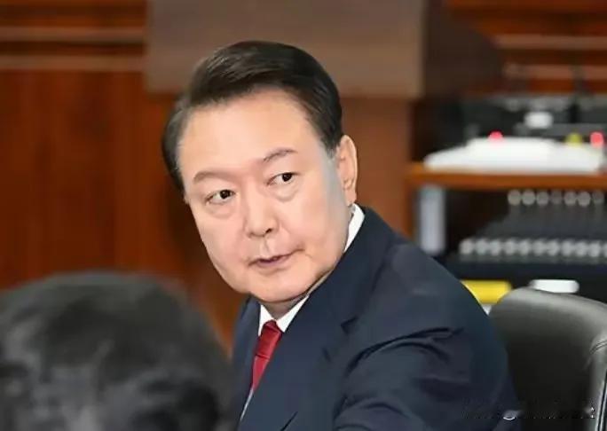 韩国宪法法院于7月31日签发了对前总统伊锡悦的逮捕令，今天（8月1日）必须逮捕归