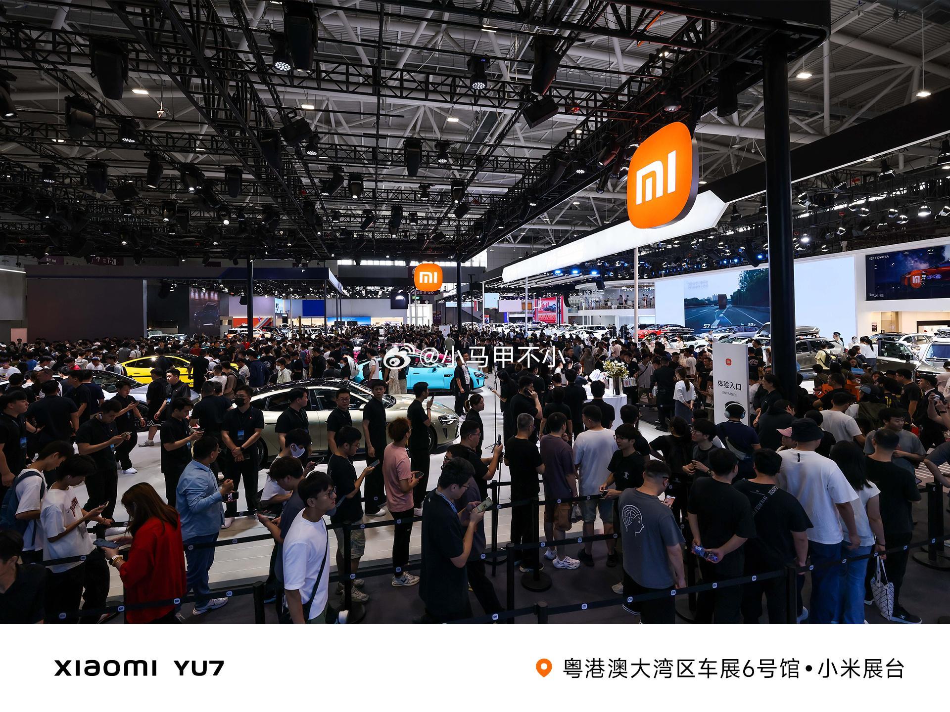 小米展台人山人海，围观YU7，太火了！不敢想象上市后的场面 [哈哈][哈哈][哈