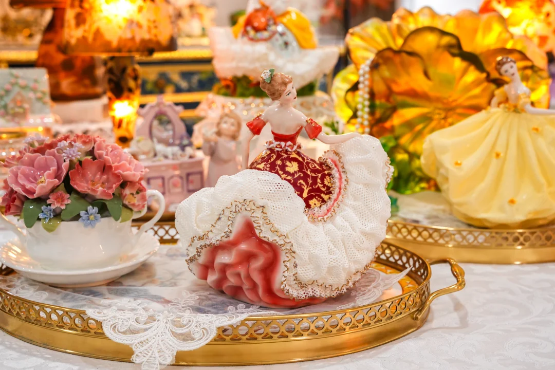 水晶蕾丝瓷偶！手工磨刻的复古少女💖