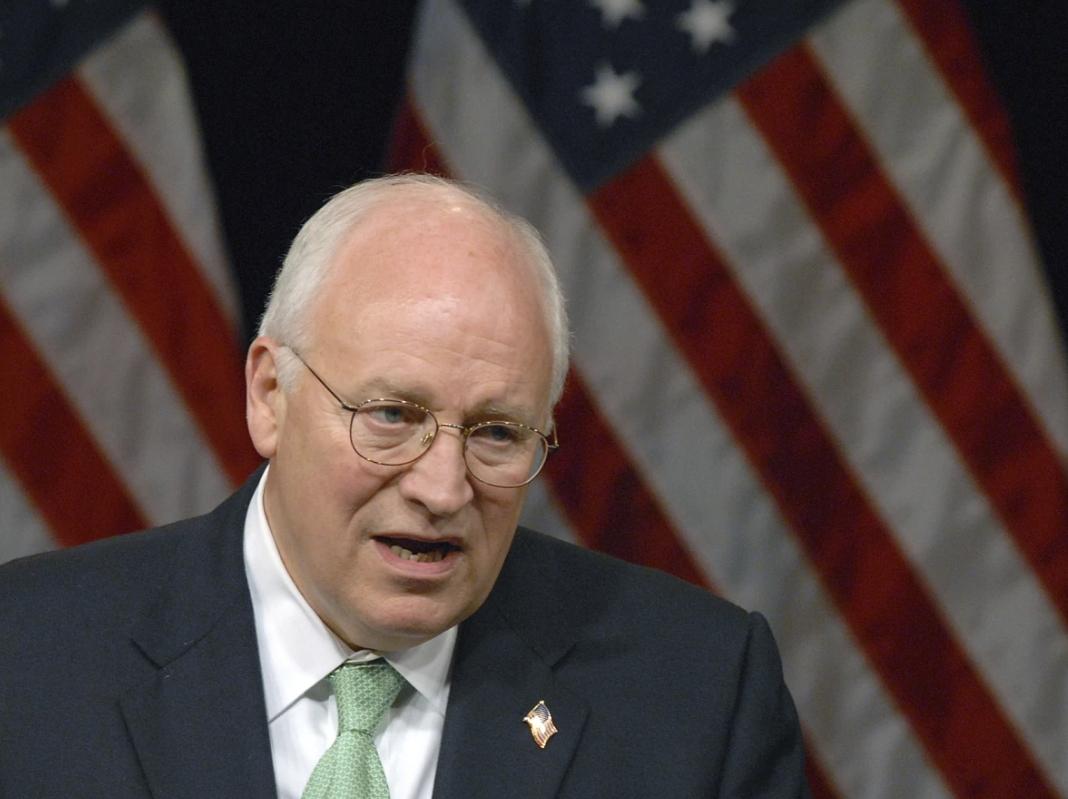 这个切尼，肺炎去世，84岁。

他是当年极力主张并且推动了入侵伊拉克的人，也是最