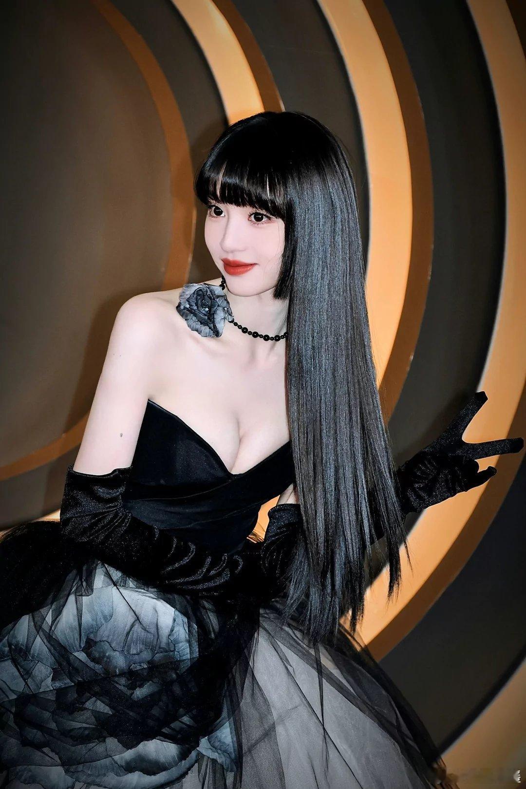 小田好美😘眼睛好大🥰让人流连忘返🥳 