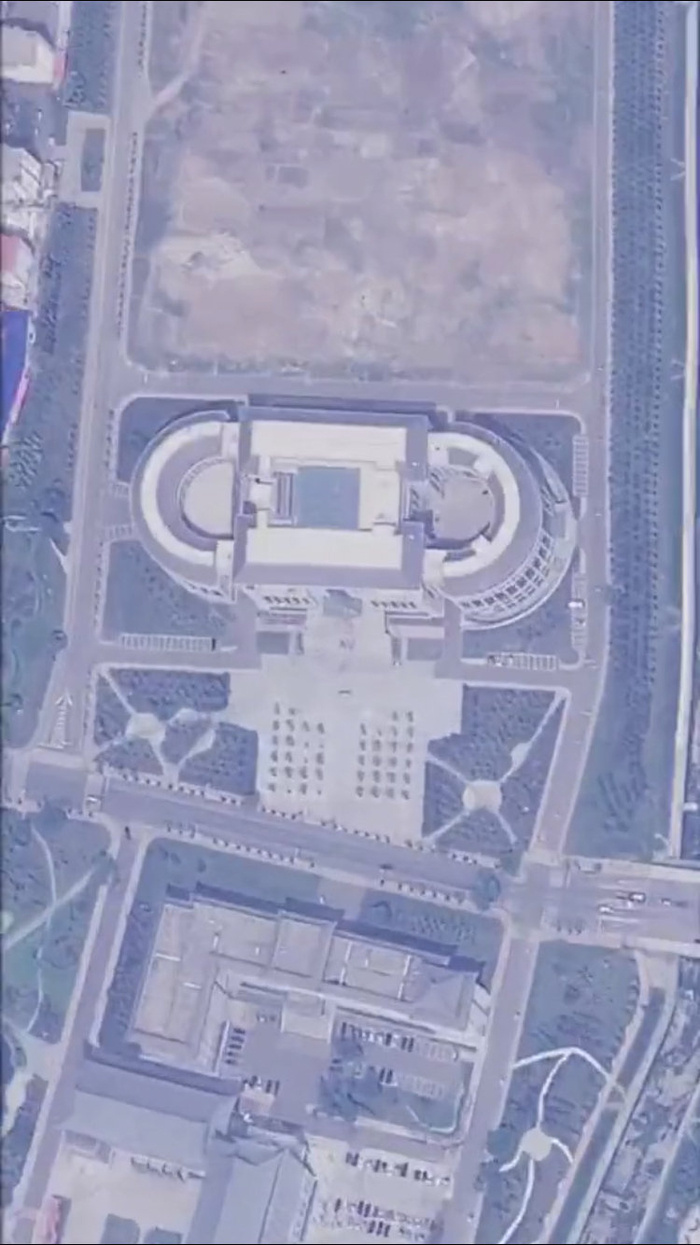 长春一高校用卫星拍摄专属太空毕业照2011年，某高校毕业生拍照的时候，凑巧被卫星