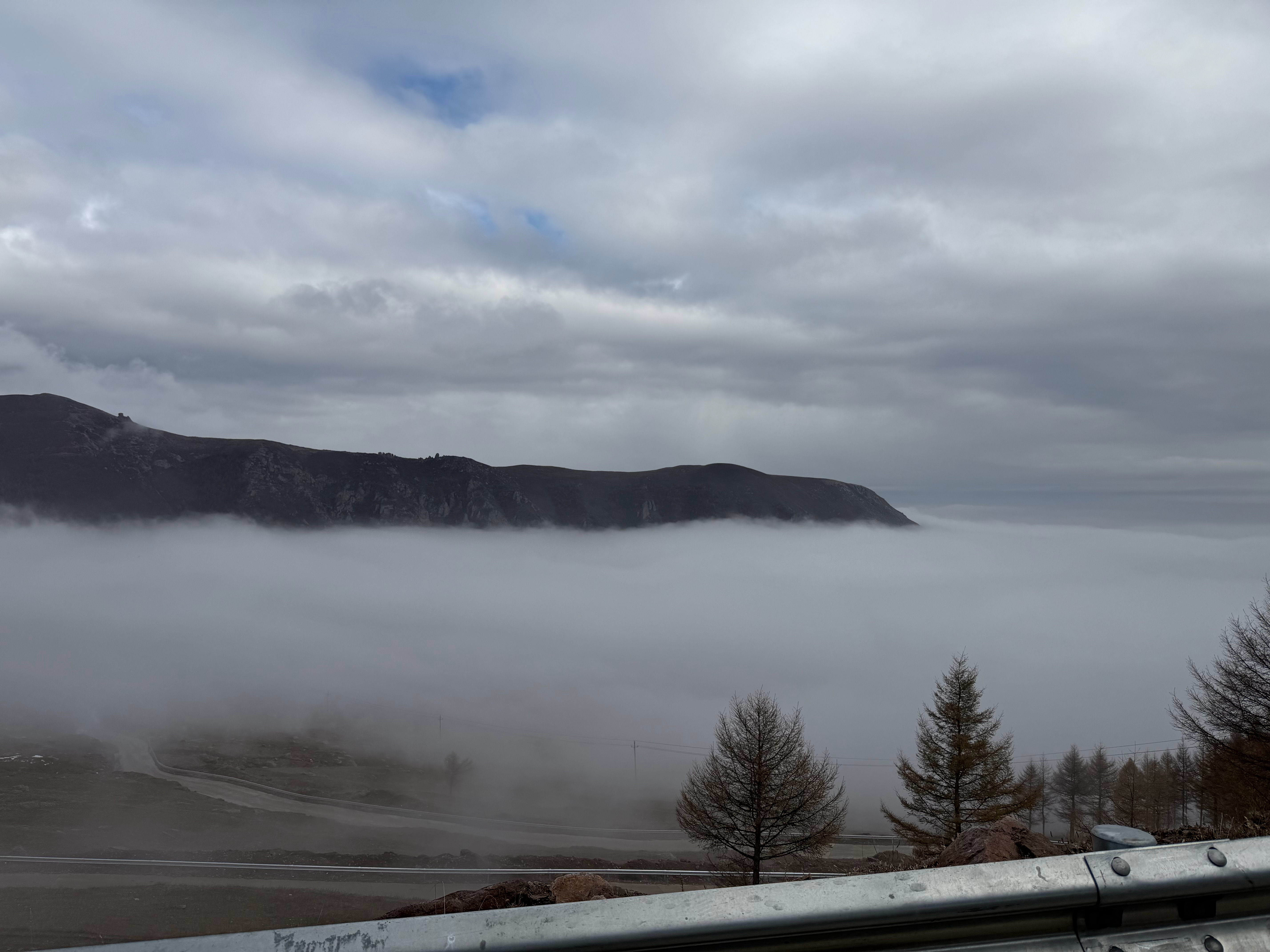 今天去了一趟河北蔚县，景色是真不错！看见了今年冬天的第一场雪！ ​​​