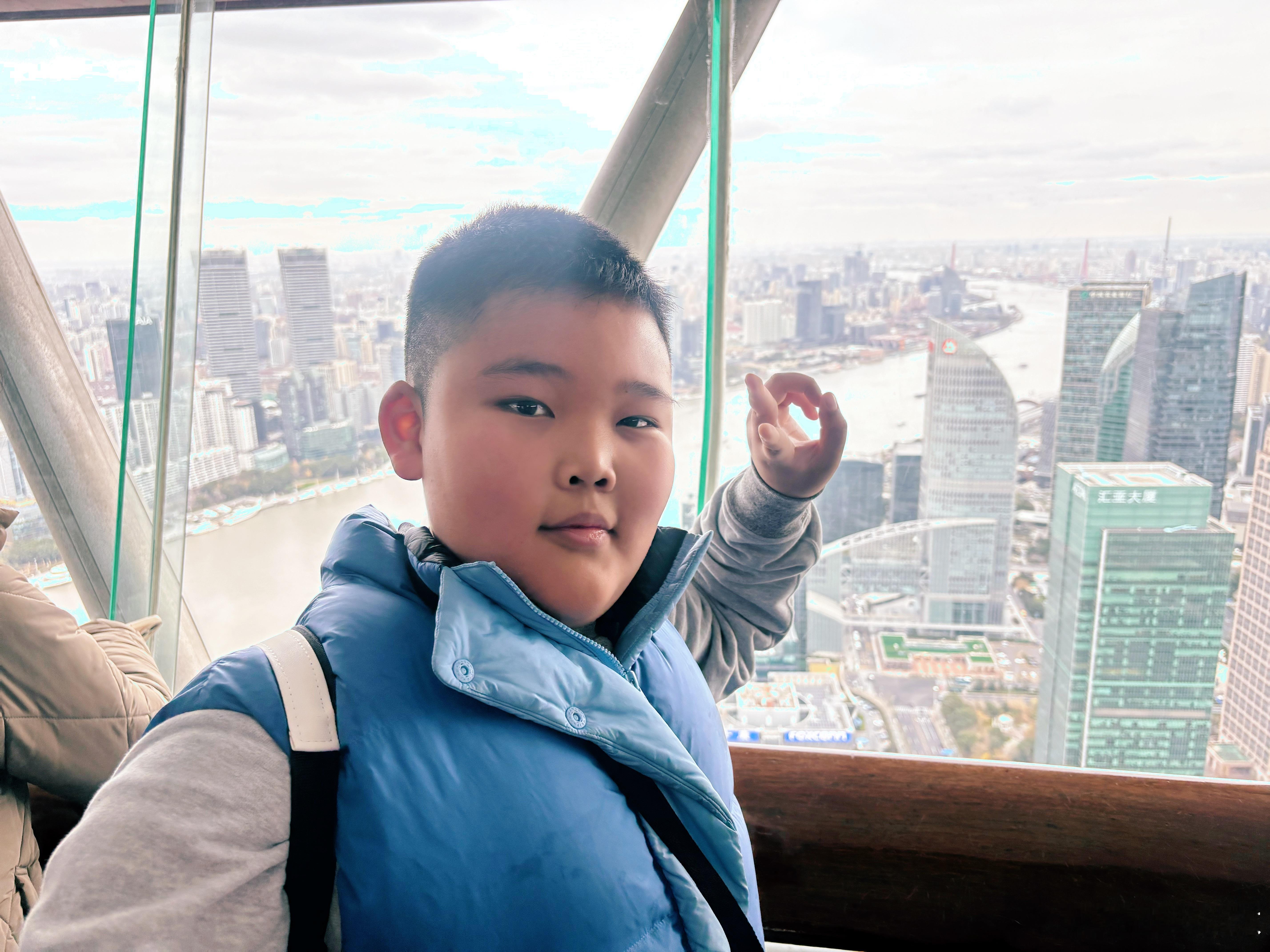 我有点眩晕😄 上海·东方明珠广播电视塔