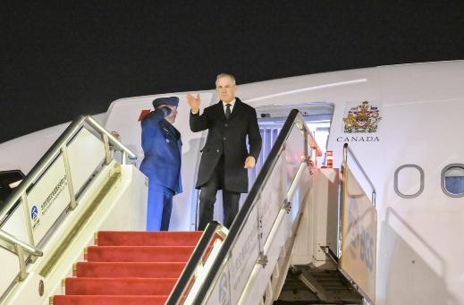 加拿大总理卡尼今天（1月15日）写道：“刚抵达北京。加拿大与中国的关系为太平洋两