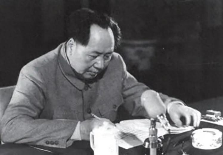 新中国成立后，主席亲自出席的三场葬礼都有特殊含义，这三位分别是谁？有怎样的历史意