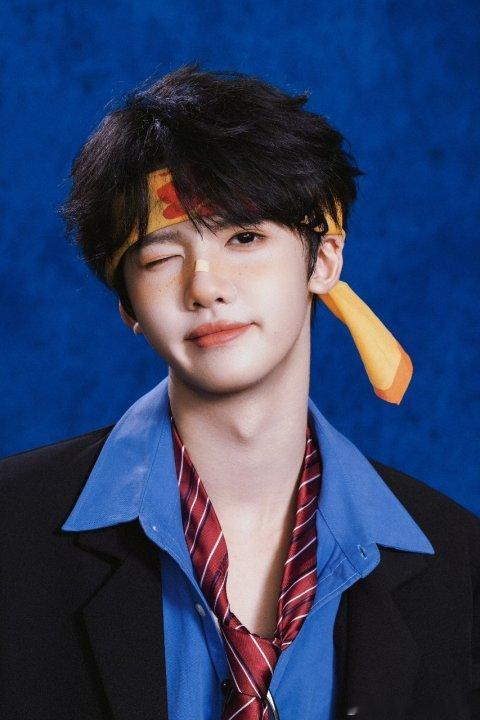 张奕然发带和棒球更配吗张奕然美式男高 张奕然美式男高来啦 