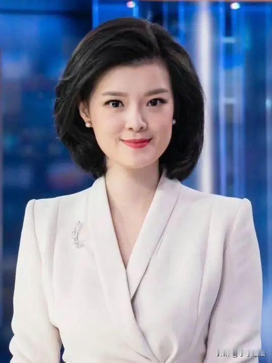 双语主持天花板邹韵：从战地硝烟到央视顶流，北工大才女荣获“国家青年五四奖章”！