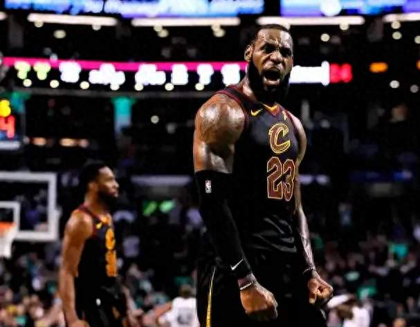 NBA75大人物志·小前巡礼｜争议之王“皇帝”勒布朗·詹姆斯