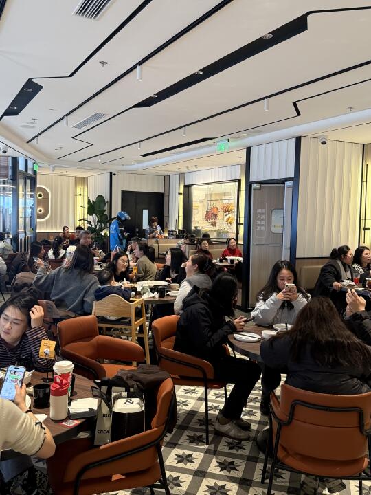 不愧是无锡富人区、、12点座无虚席