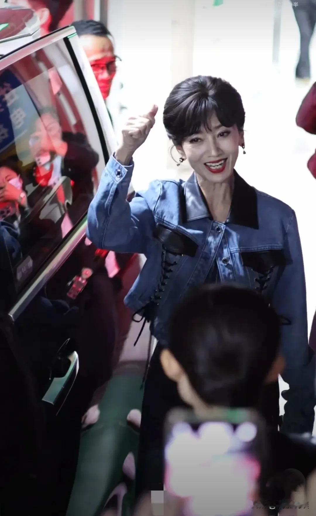 人，越是到年纪老，越是能理解为啥赵雅芝年过古稀还那么卖力的赚钱了，不是网上传的养