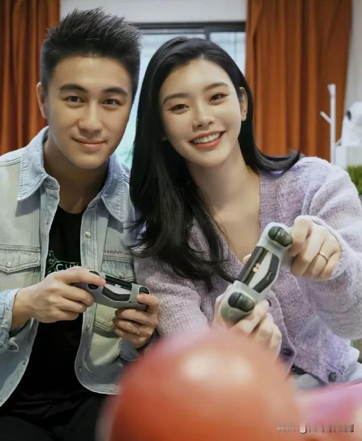他俩结婚那会儿，多少人误解了奚梦瑶，结果现在看俩人真的是纯爱，尤其奚梦瑶这种性格